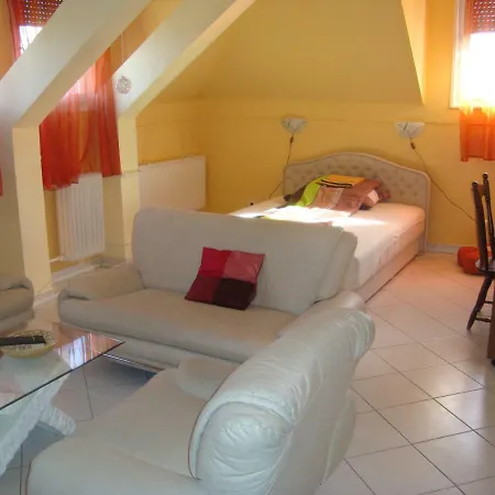 Perczel Luxus Apartman Lejlighed